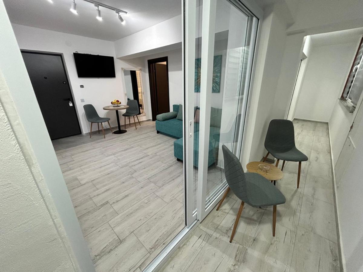 1 Mai - Luxury Park Apartments - Self Check-In - Private Parking - 2 Craiova Bagian luar foto