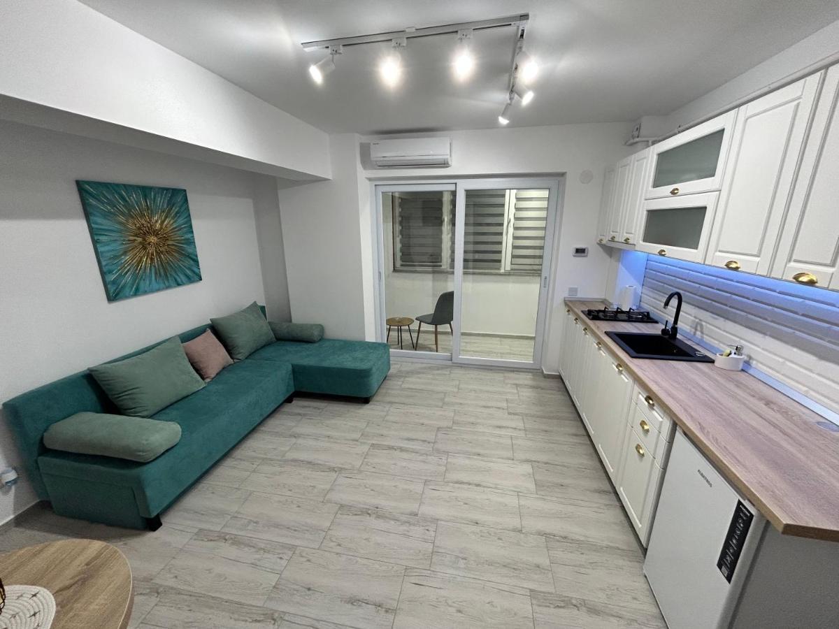 1 Mai - Luxury Park Apartments - Self Check-In - Private Parking - 2 Craiova Bagian luar foto