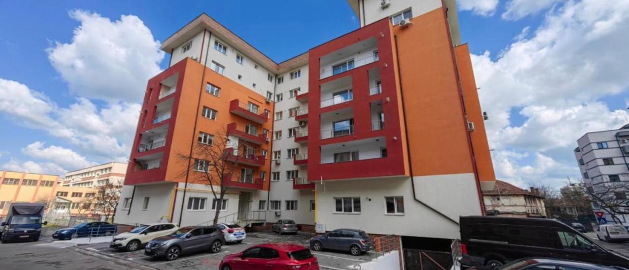 1 Mai - Luxury Park Apartments - Self Check-In - Private Parking - 2 Craiova Bagian luar foto