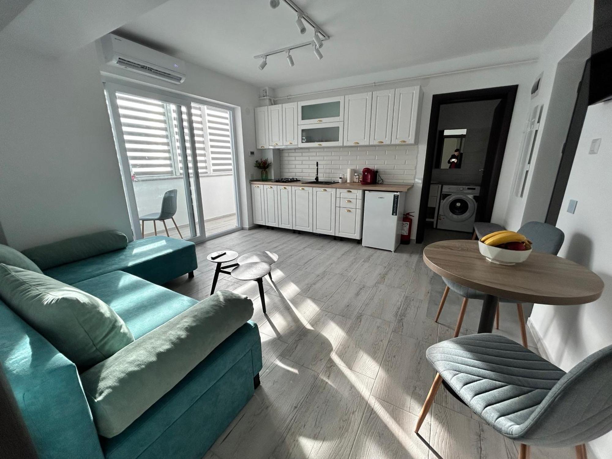 1 Mai - Luxury Park Apartments - Self Check-In - Private Parking - 2 Craiova Bagian luar foto