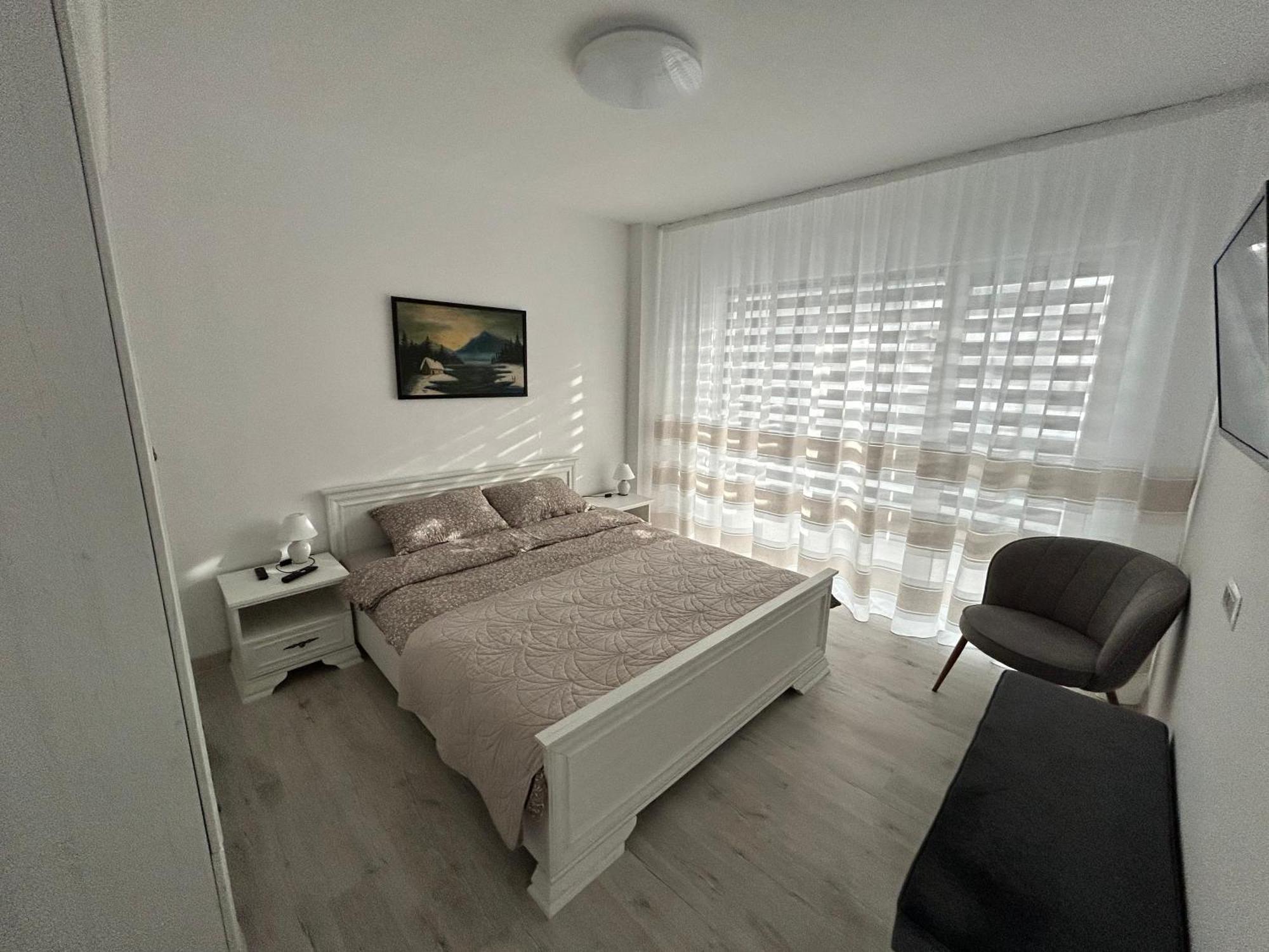 1 Mai - Luxury Park Apartments - Self Check-In - Private Parking - 2 Craiova Bagian luar foto